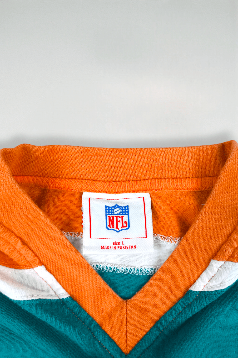 Maglietta vintage con grafica dei Miami Dolphins della NFL, verde acqua e arancione | Abbigliamento per tifosi anni 2000