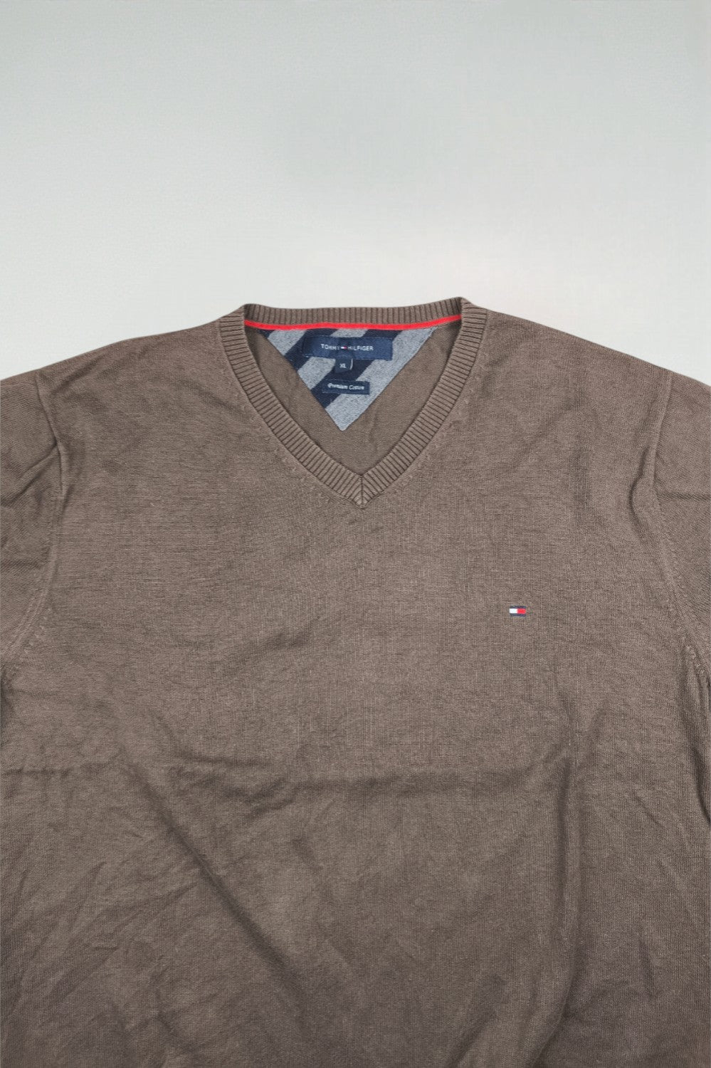 Maglione marrone Tommy Hilfiger di seconda mano | Maglieria classica essenziale