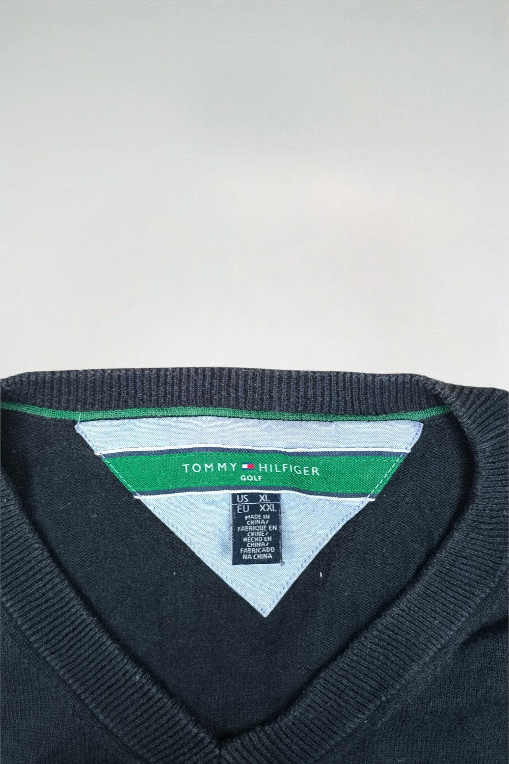 Maglione Tommy Hilfiger Golf con scollo a V di seconda mano, nero | Maglieria casual anni 2010