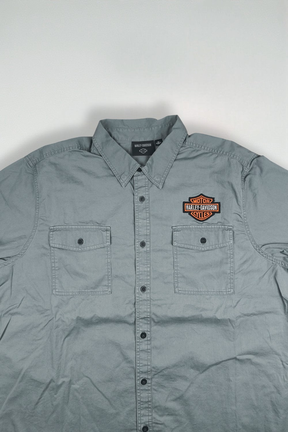 Camicia da lavoro Harley-Davidson di seconda mano con bottoni, grigia | Abbigliamento casual per motociclisti anni 2010