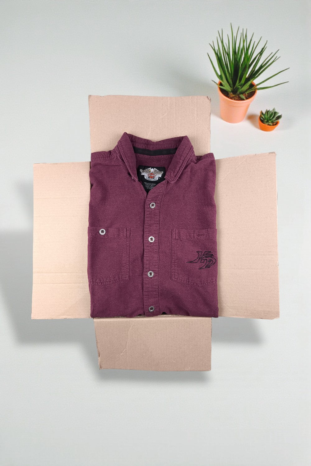 Camicia vintage Harley-Davidson con bottoni ricamati, colore bordeaux | Abbigliamento casual anni 2000