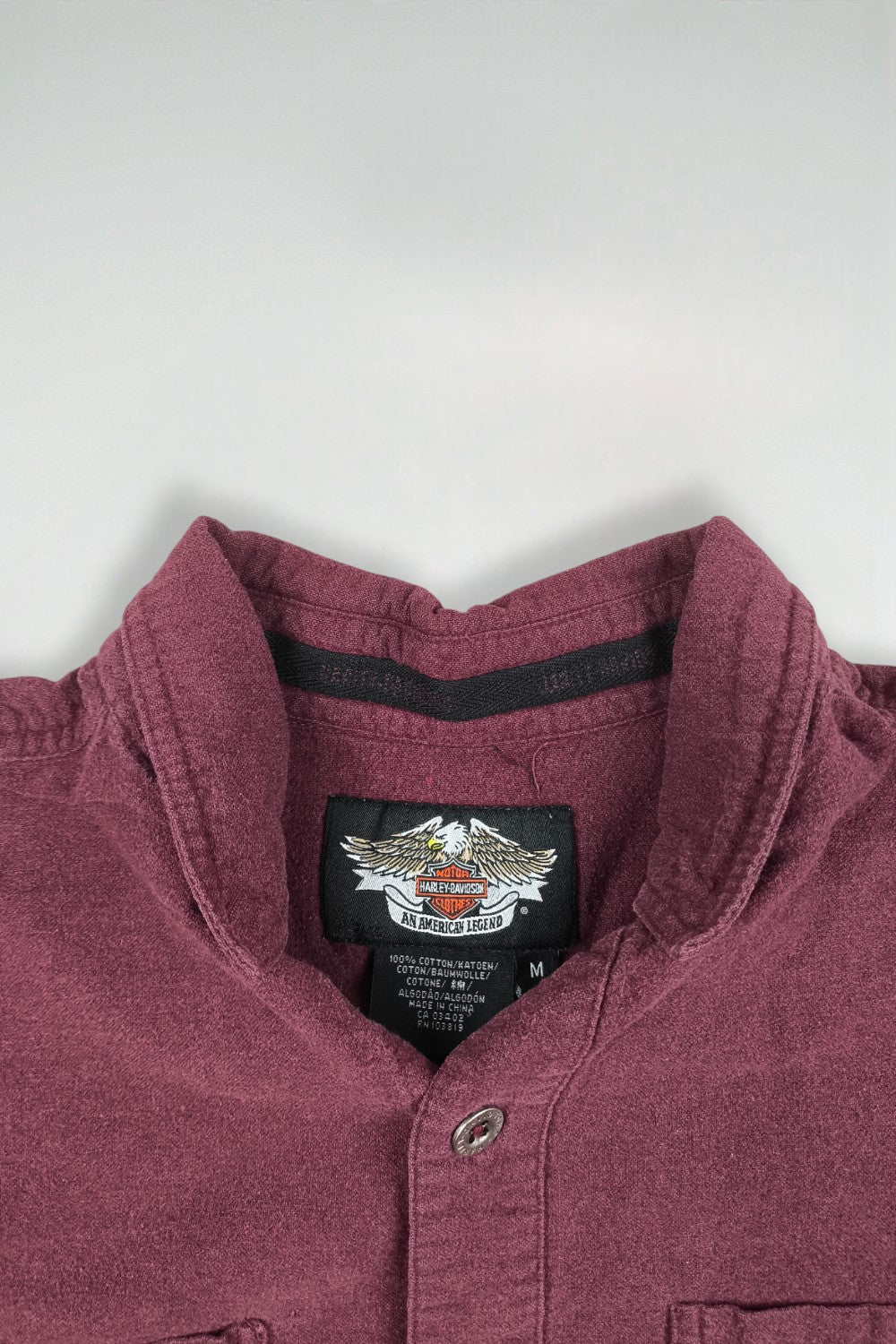 Camicia vintage Harley-Davidson con bottoni ricamati, colore bordeaux | Abbigliamento casual anni 2000
