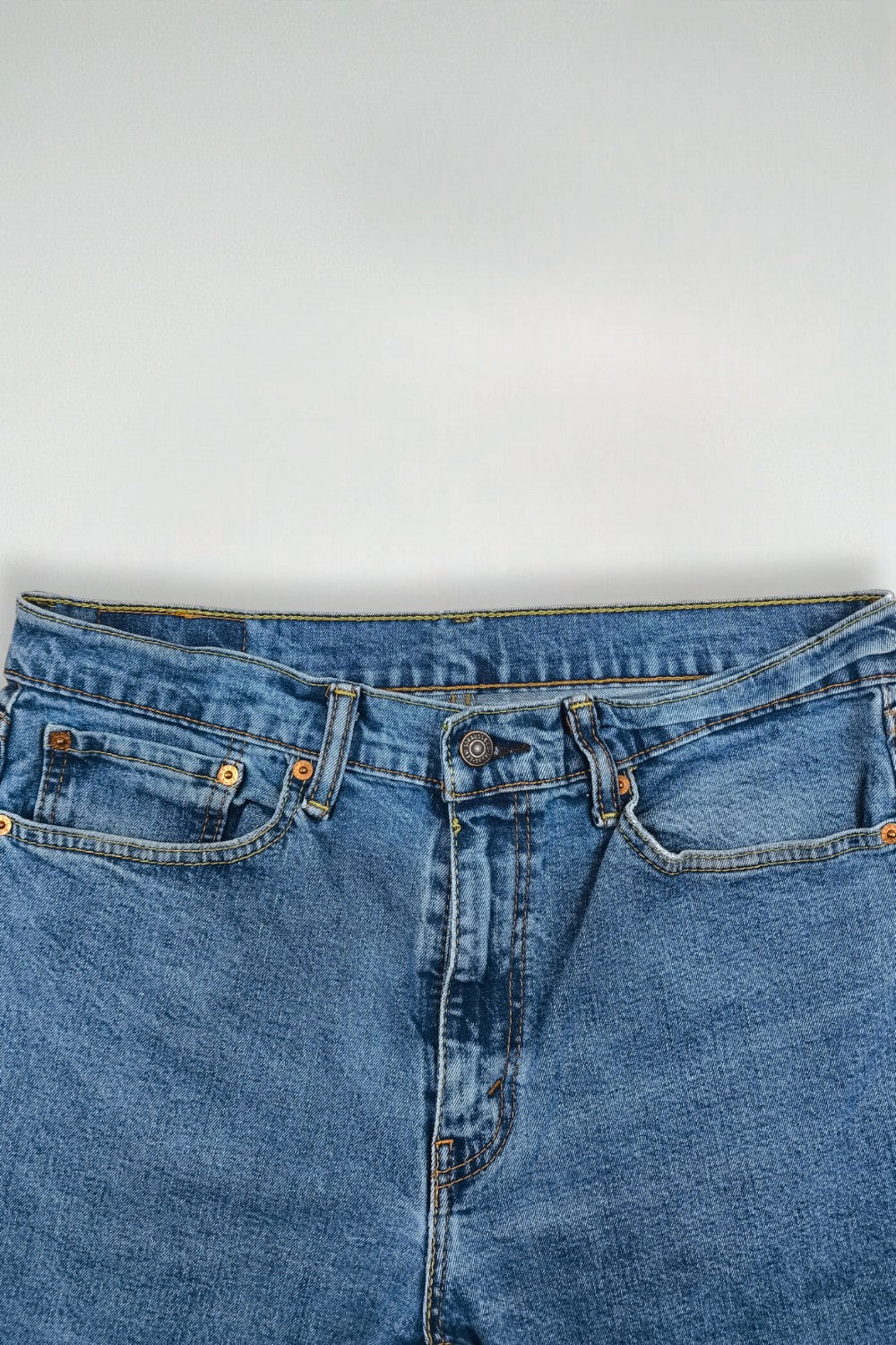 Vintage Levi’s 505 Straight-Leg Jeans Blue | 2000s Classic Denim