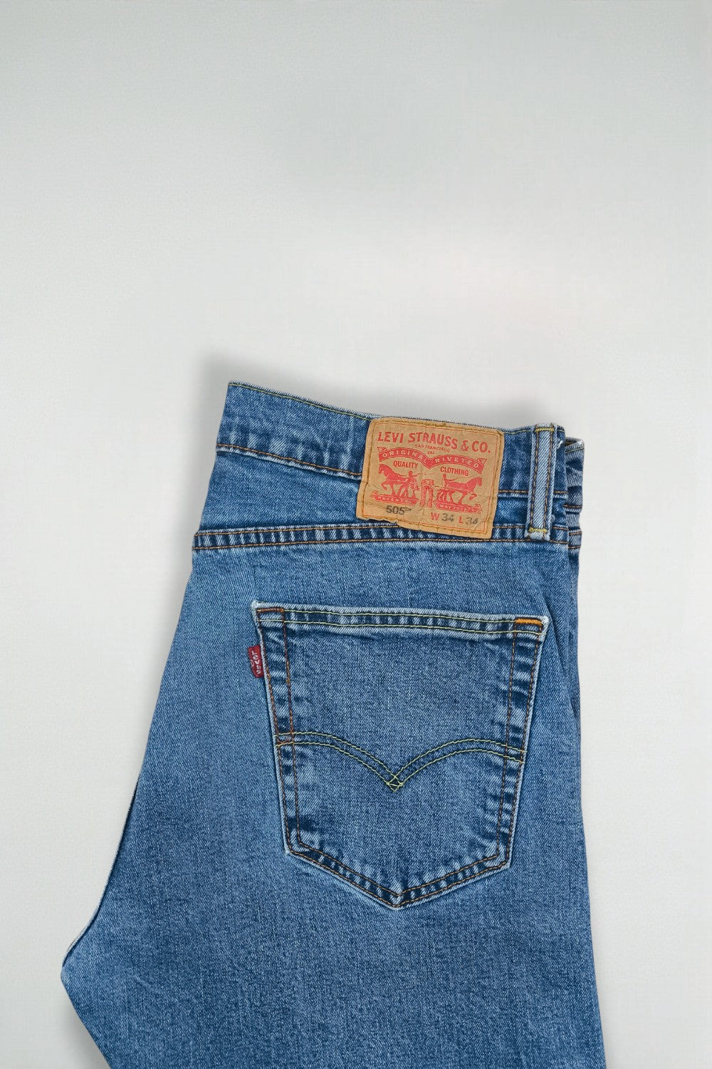Vintage Levi’s 505 Straight-Leg Jeans Blue | 2000s Classic Denim