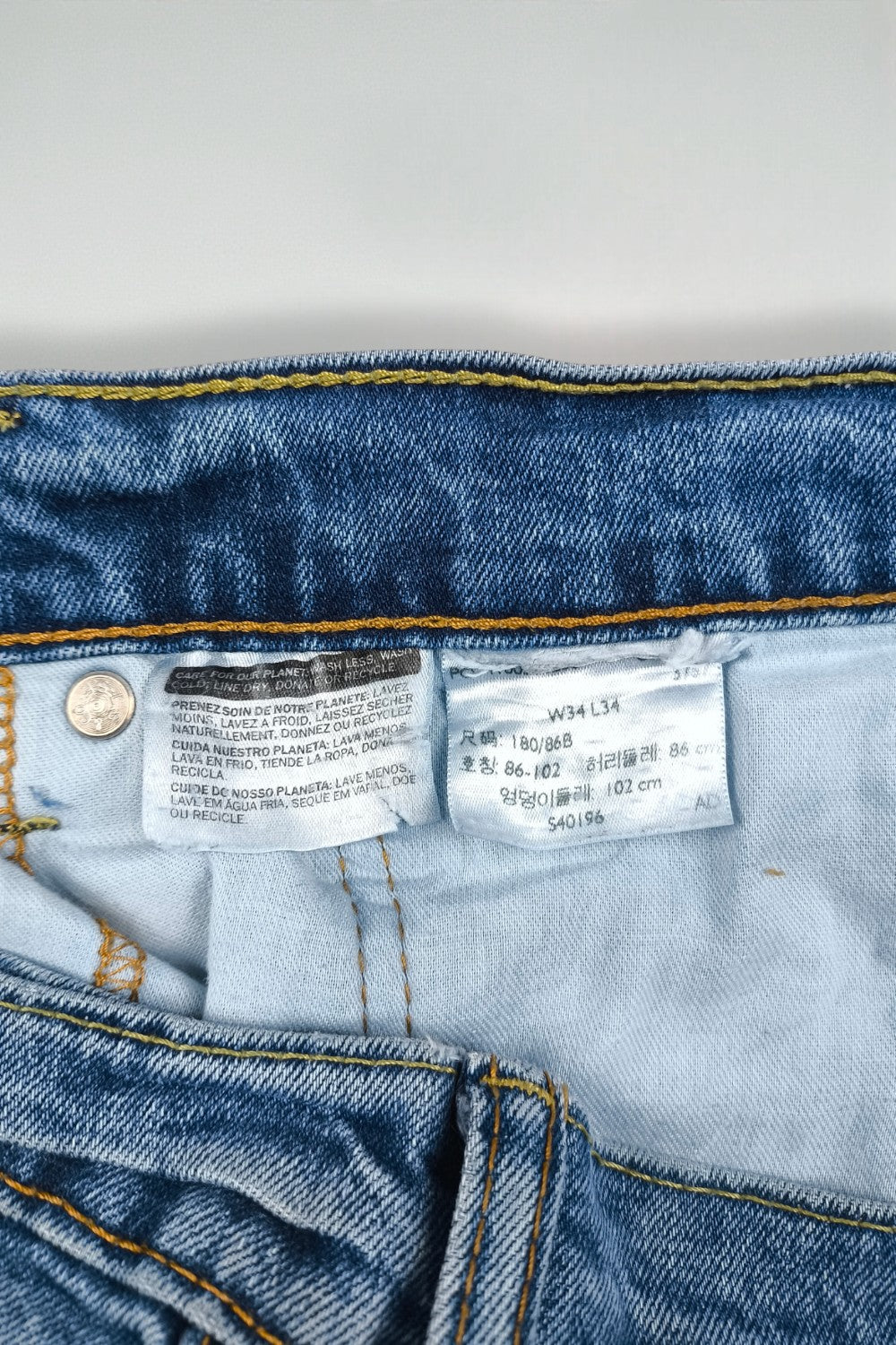 Vintage Levi’s 505 Straight-Leg Jeans Blue | 2000s Classic Denim