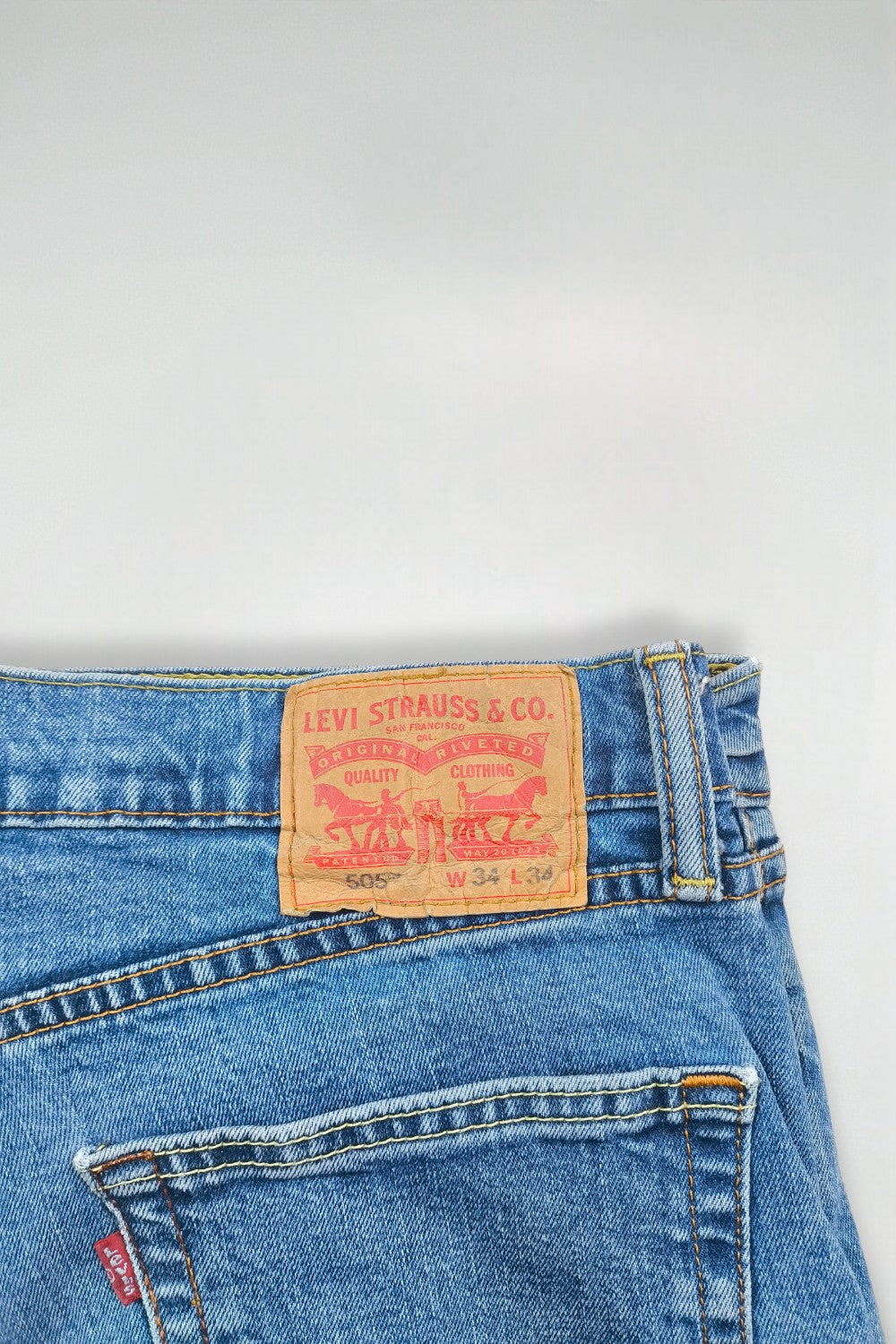 Vintage Levi’s 505 Straight-Leg Jeans Blue | 2000s Classic Denim