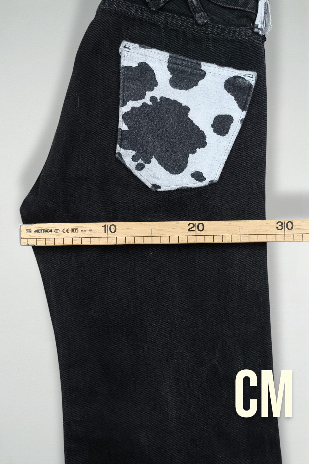 Jeans vintage Levi's Custom Rework con stampa mucca, neri | Pantaloni in denim anni 2000