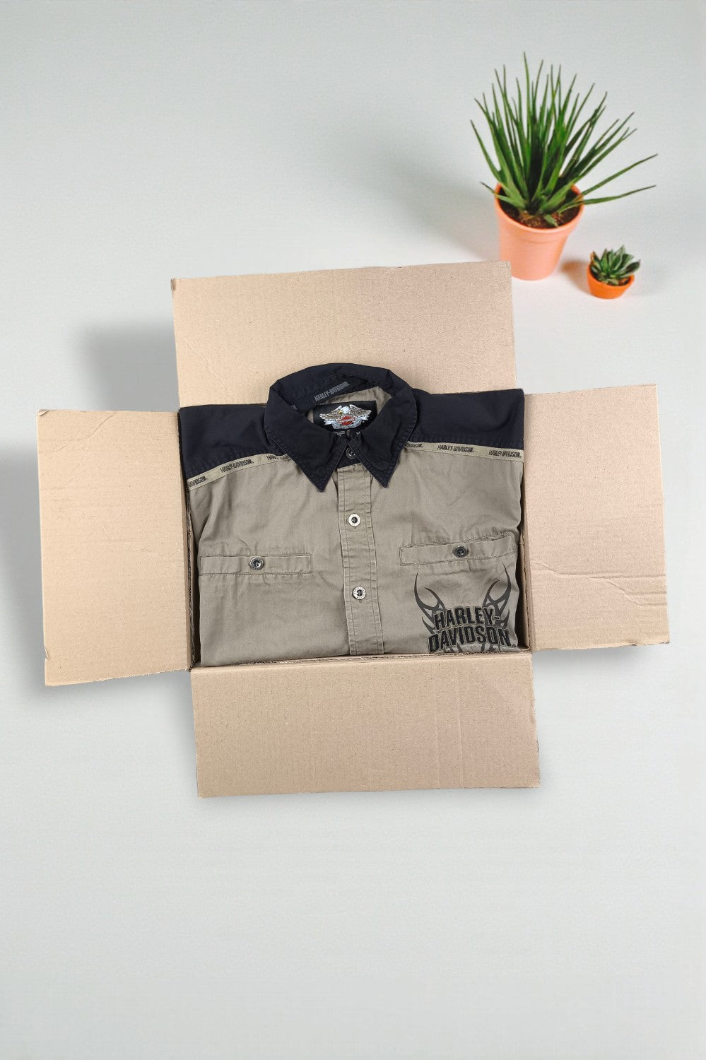 Camicia da lavoro vintage con logo Harley-Davidson beige e nera | Camicia a maniche corte con bottoni anni 2000