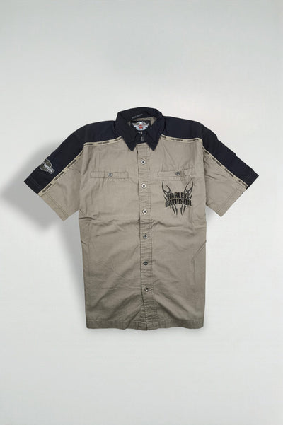 Camicia da lavoro vintage con logo Harley-Davidson beige e nera | Camicia a maniche corte con bottoni anni 2000