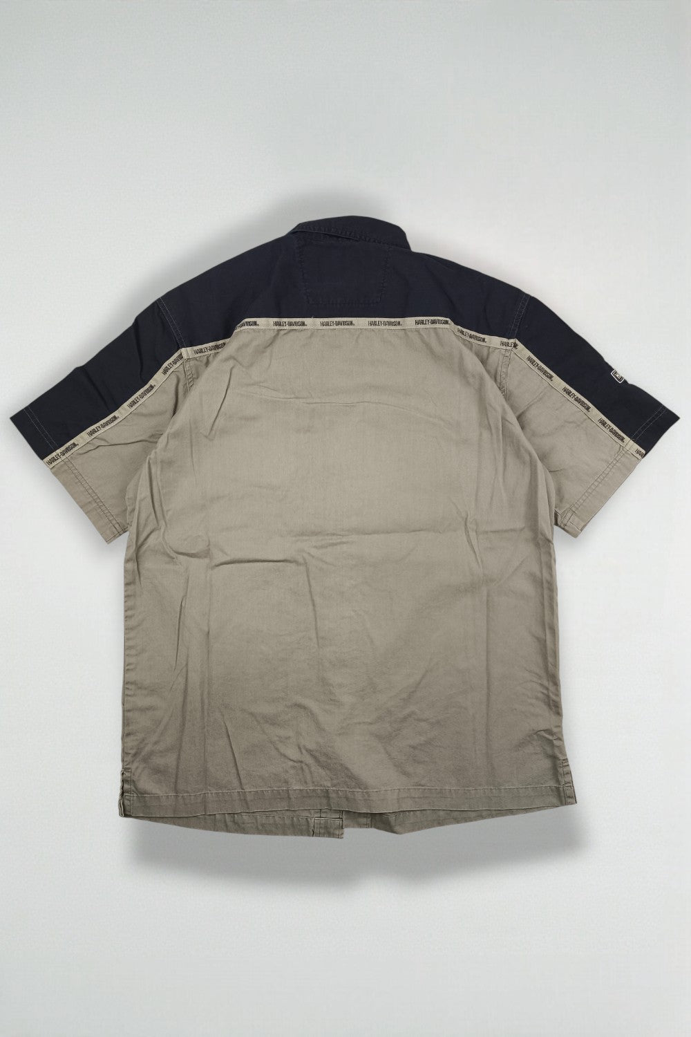 Camicia da lavoro vintage con logo Harley-Davidson beige e nera | Camicia a maniche corte con bottoni anni 2000