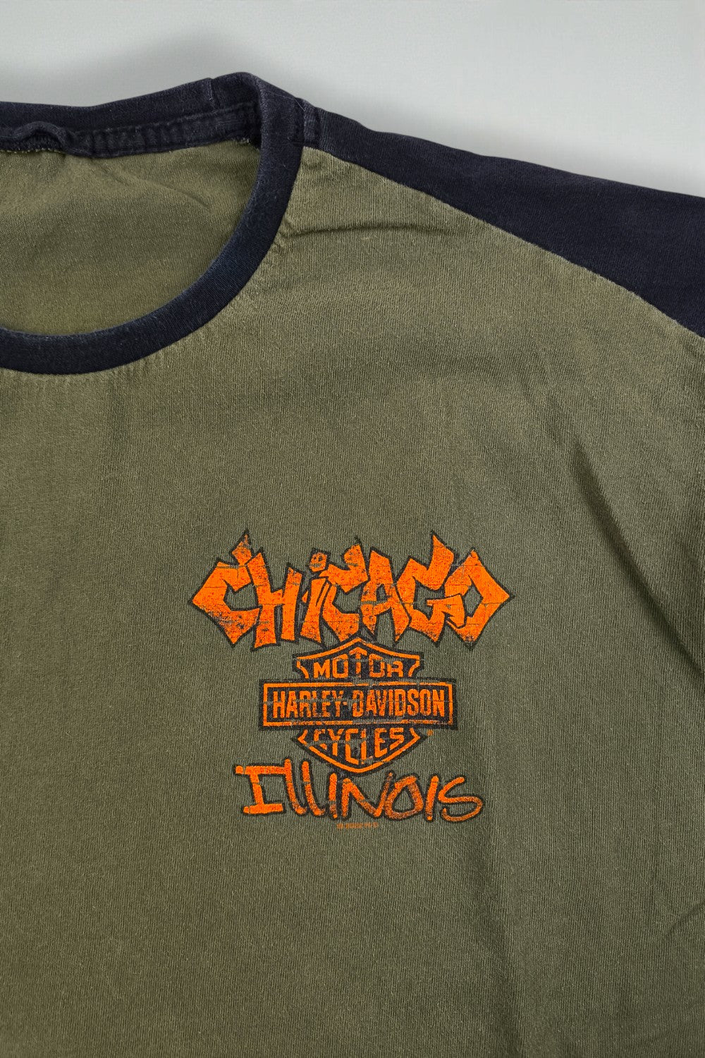 Maglietta grafica vintage Harley-Davidson Chicago Wrigleyville verde e nera | Maglietta da motociclista anni 2000