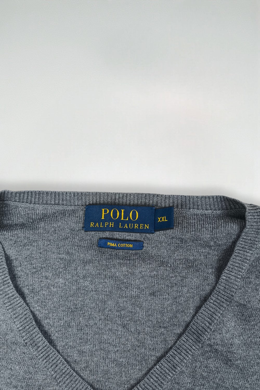 Maglione Polo Ralph Lauren con scollo a V grigio di seconda mano | Maglieria classica anni 2010