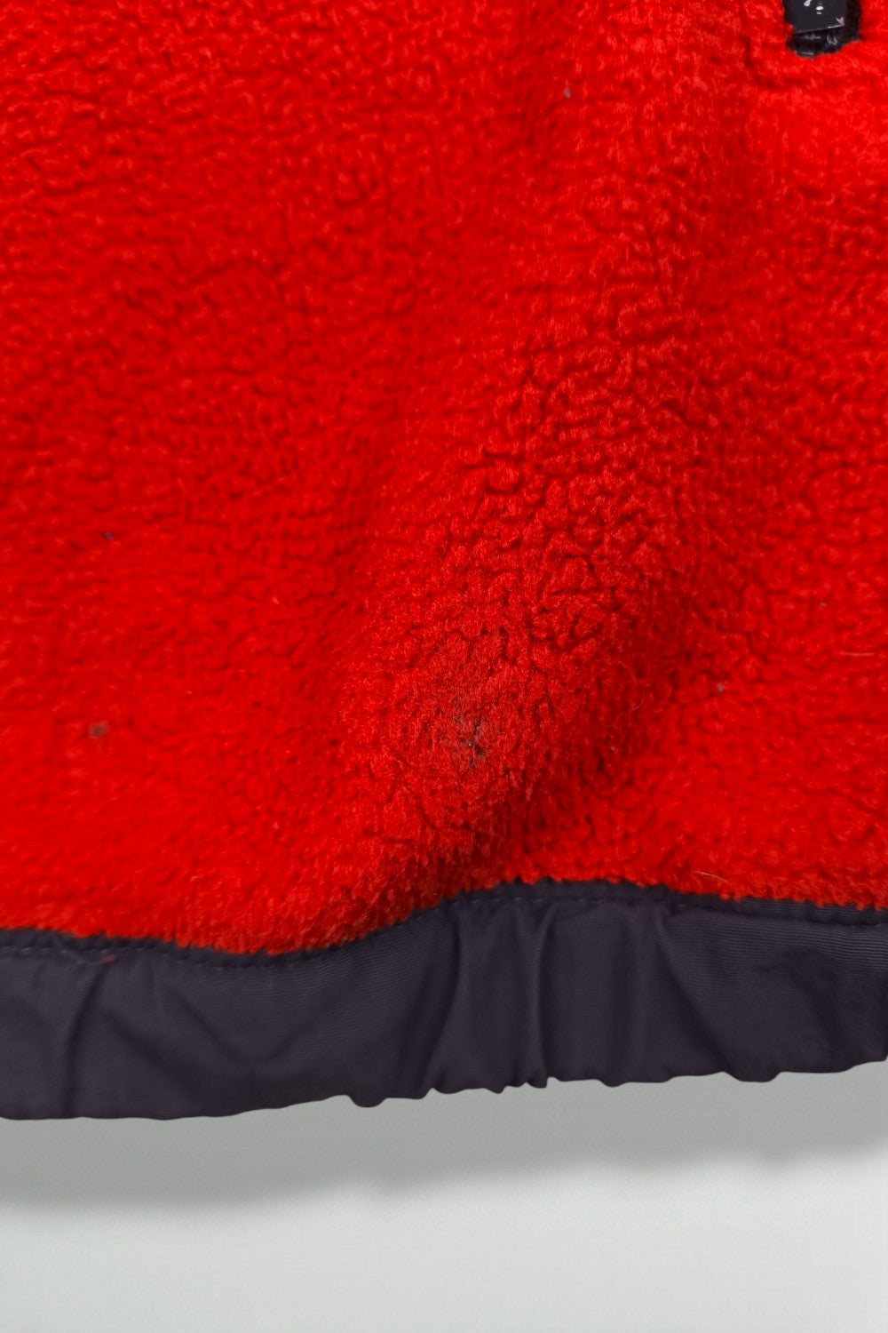 Giacca in pile vintage The North Face Polartec Denali, rosso/carbone | Abbigliamento outdoor Y2K