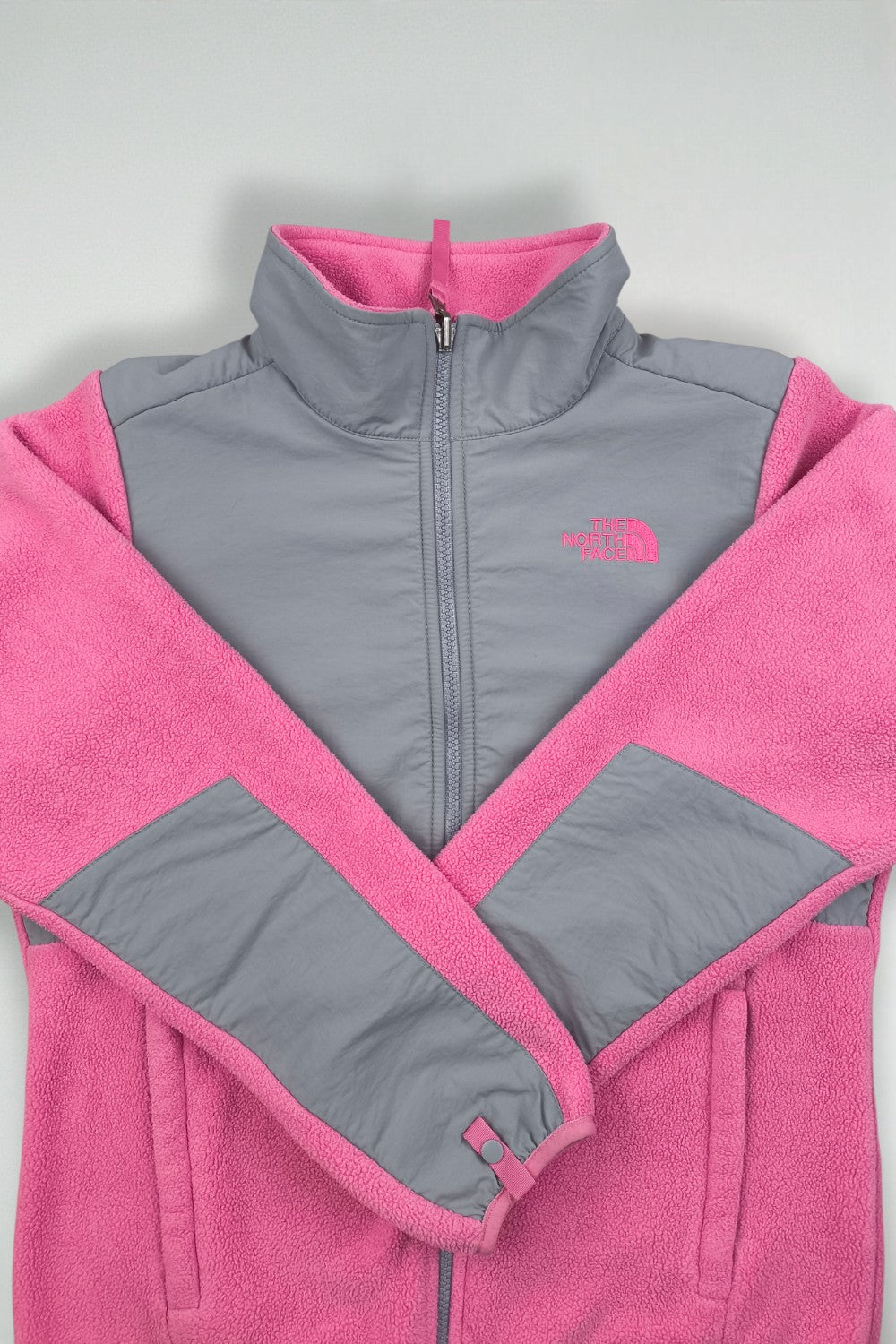 Giacca in pile The North Face Denali per ragazze di seconda mano, rosa e grigia | Giacca con cerniera per esterni