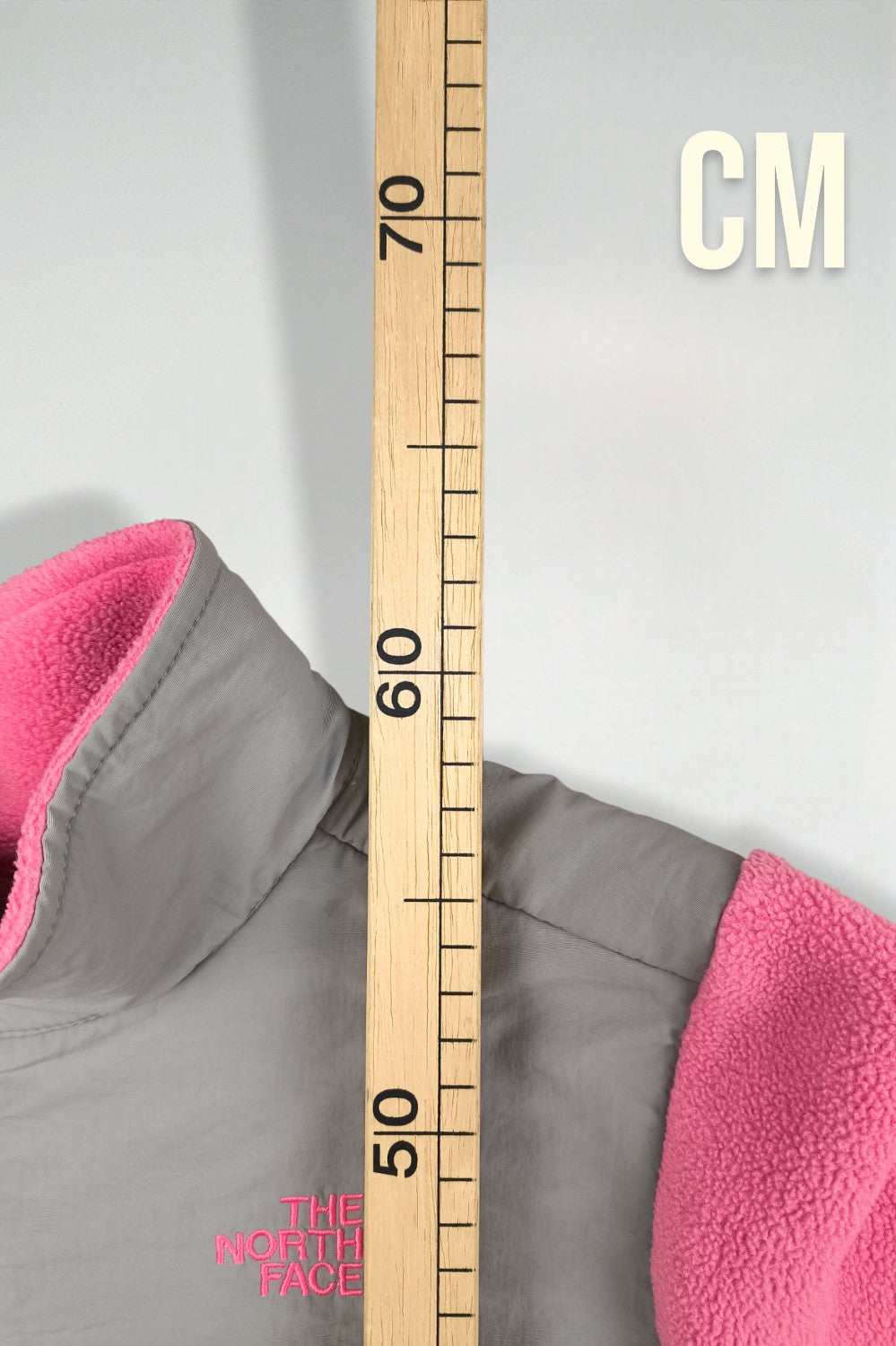 Giacca in pile The North Face Denali per ragazze di seconda mano, rosa e grigia | Giacca con cerniera per esterni