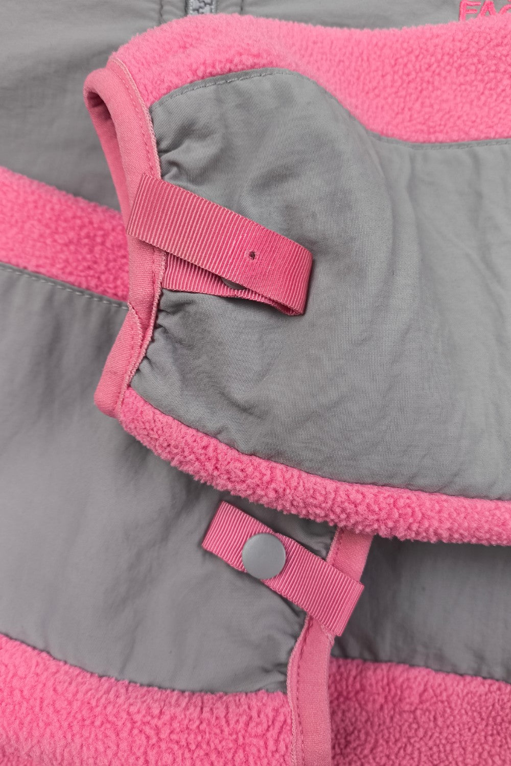 Giacca in pile The North Face Denali per ragazze di seconda mano, rosa e grigia | Giacca con cerniera per esterni