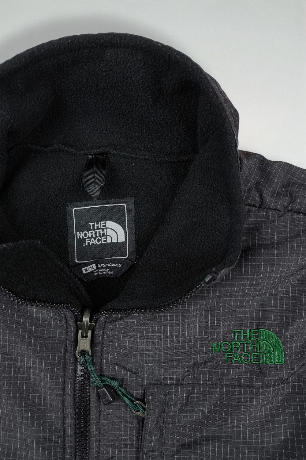 Giacca vintage in pile The North Face Polartec Full Zip Denali nera/grigia | Abbigliamento outdoor anni 2000