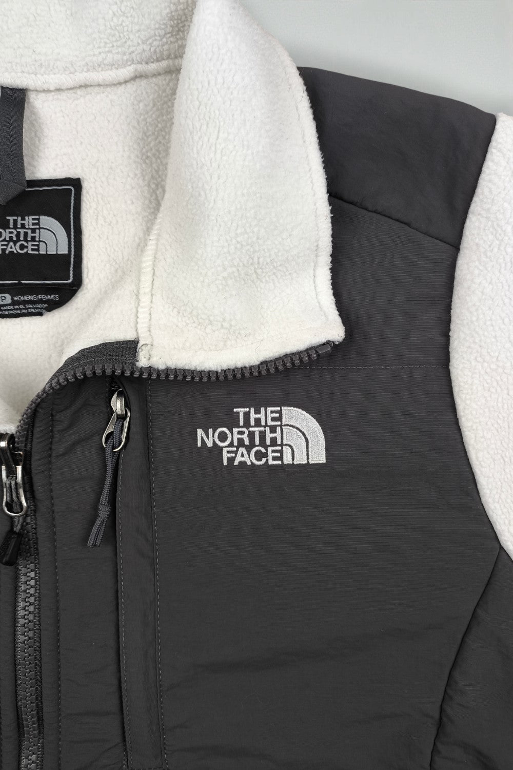 Giacca vintage in pile Polartec The North Face grigio chiaro e nero | Abbigliamento outdoor anni 2000