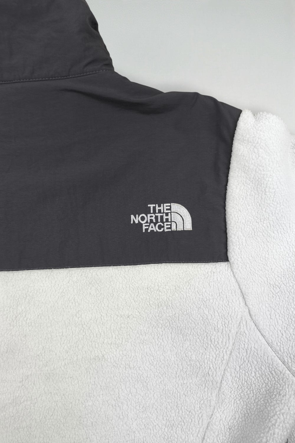 Giacca vintage in pile Polartec The North Face grigio chiaro e nero | Abbigliamento outdoor anni 2000