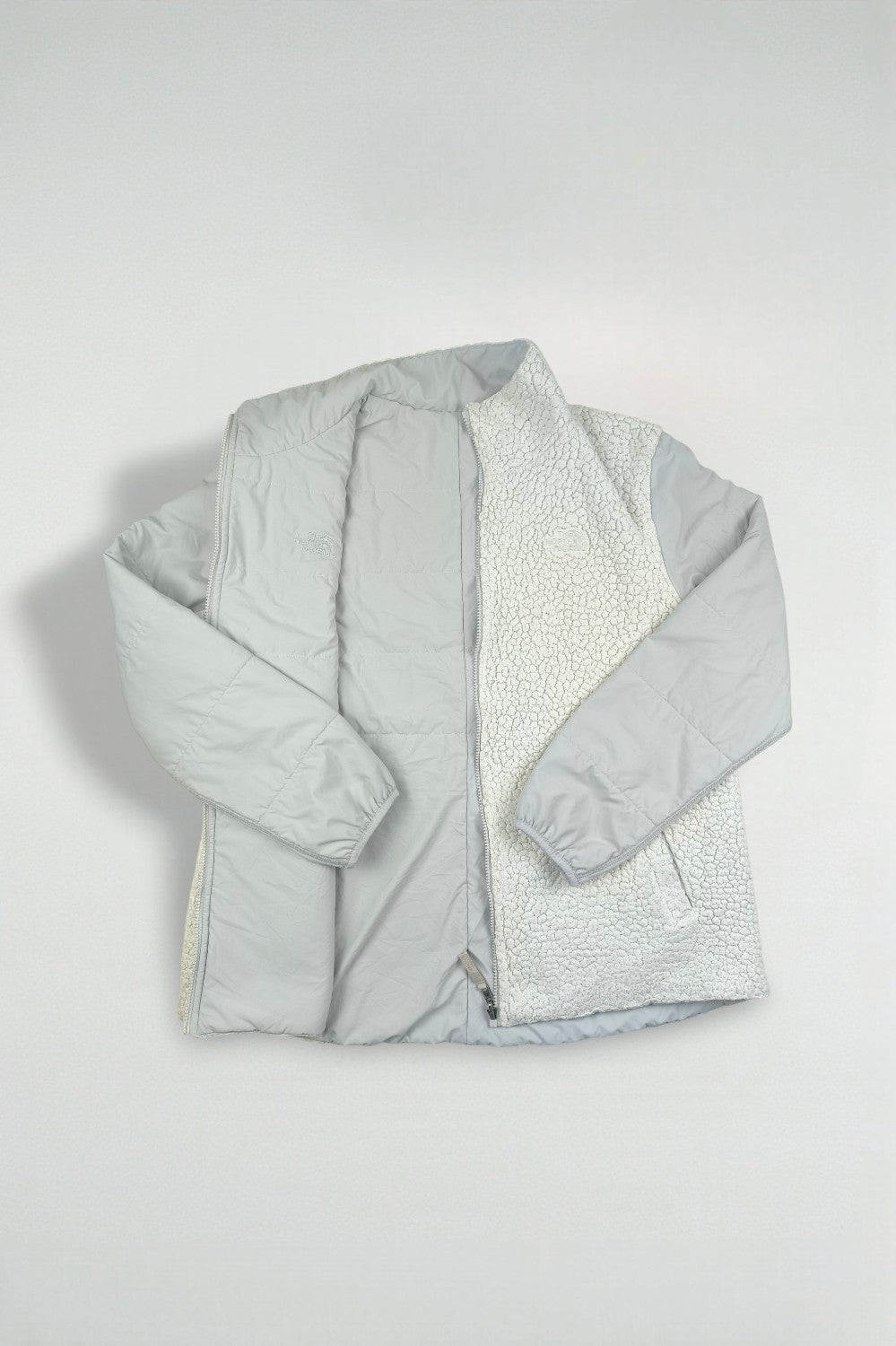 Giacca imbottita reversibile in sherpa The North Face vintage, grigio chiaro | Capispalla per esterni anni 2000