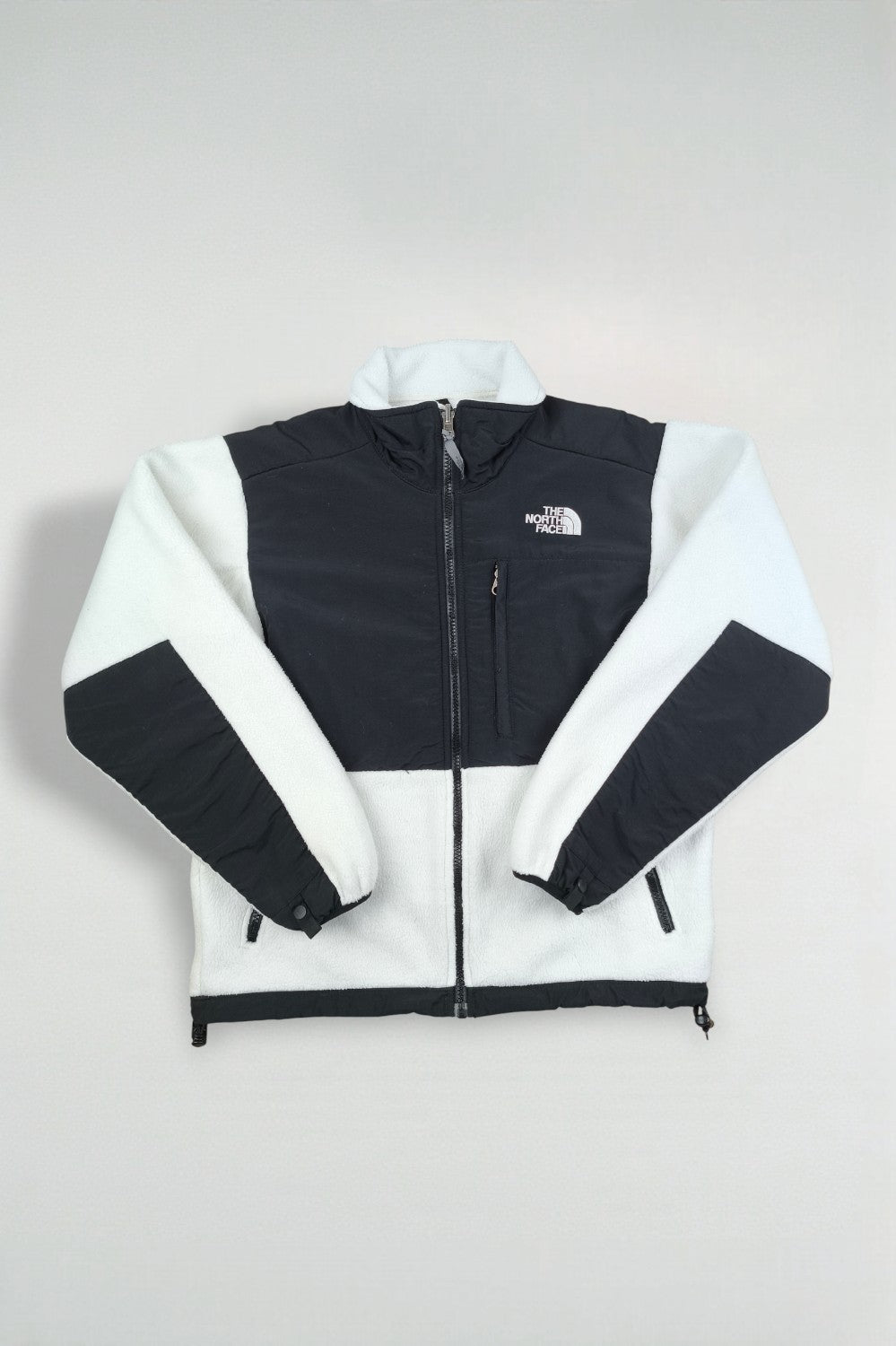 Giacca in pile vintage The North Face da donna, nera e bianca | Abbigliamento outdoor anni 2000