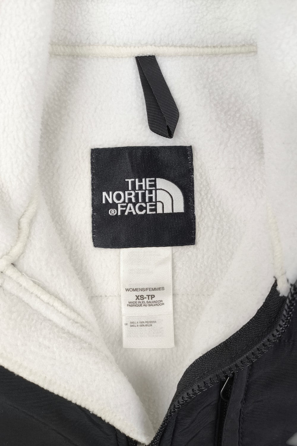 Giacca in pile vintage The North Face da donna, nera e bianca | Abbigliamento outdoor anni 2000
