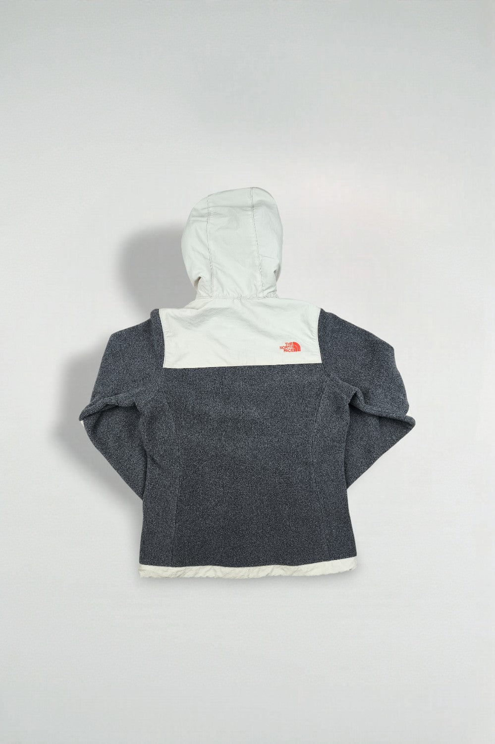 Giacca in pile con cappuccio The North Face vintage grigia e bianca | Abbigliamento da esterno da donna