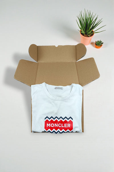 T-shirt vintage con logo grafico Moncler bianca | Abbigliamento casual di design anni 2010