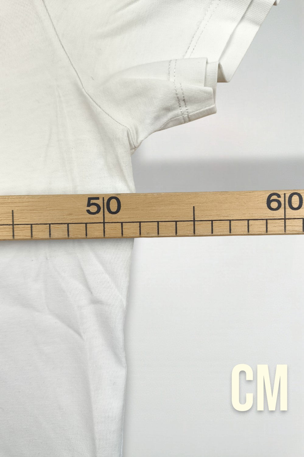 T-shirt vintage con logo grafico Moncler bianca | Abbigliamento casual di design anni 2010