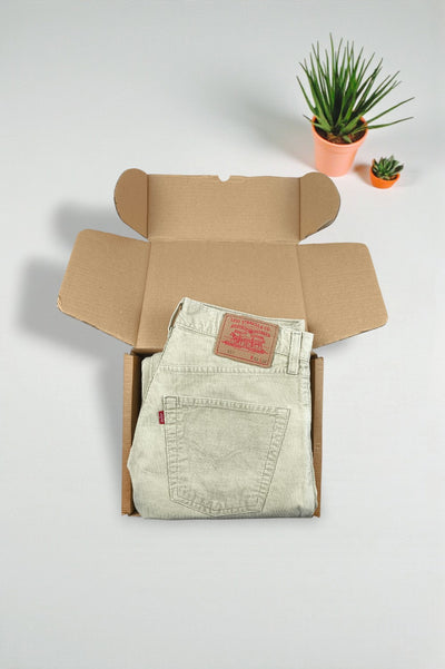 Pantaloni vintage Levi's 551 in velluto a coste beige | Jeans a gamba dritta anni 2000