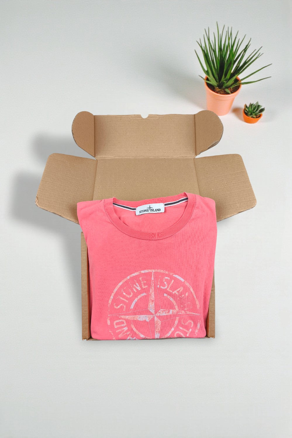 Maglietta vintage Stone Island con logo della bussola rosa | Abbigliamento casual da strada anni 2000
