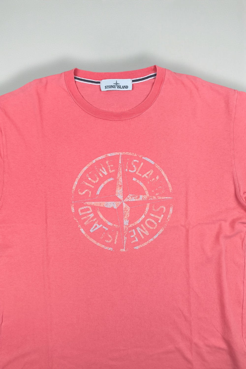 Maglietta vintage Stone Island con logo della bussola rosa | Abbigliamento casual da strada anni 2000