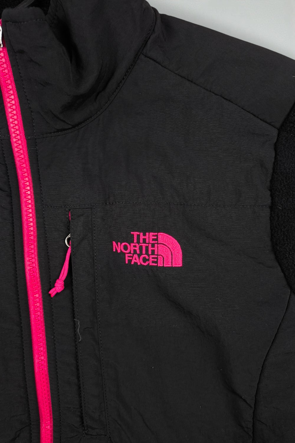 Giacca in pile vintage The North Face Denali nera/rosa | Abbigliamento da esterno da donna