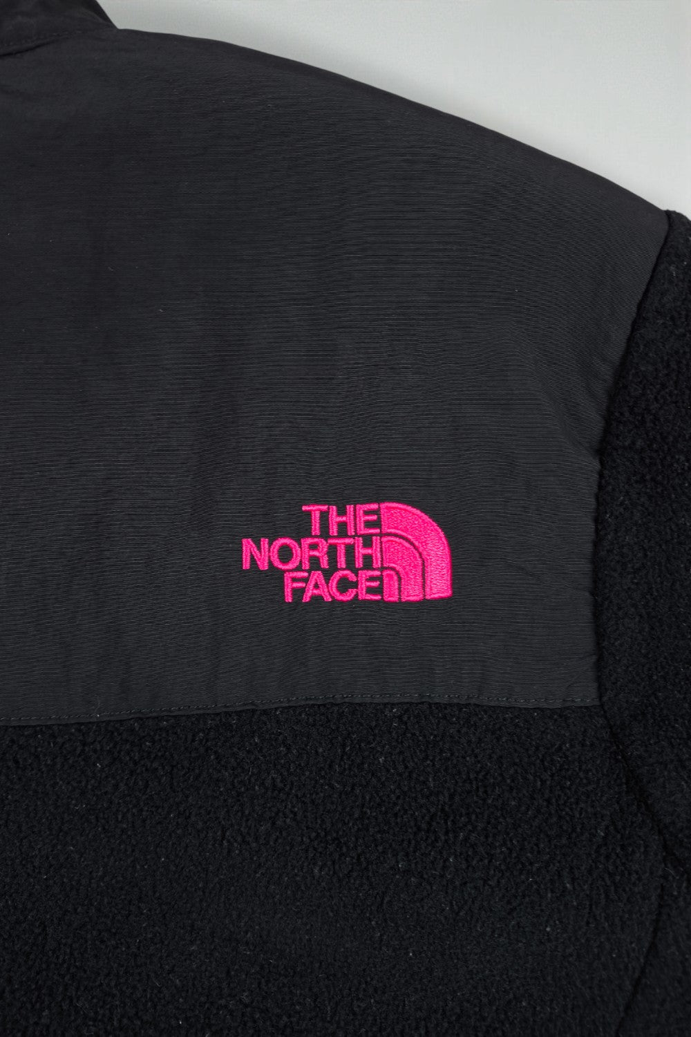 Giacca in pile vintage The North Face Denali nera/rosa | Abbigliamento da esterno da donna