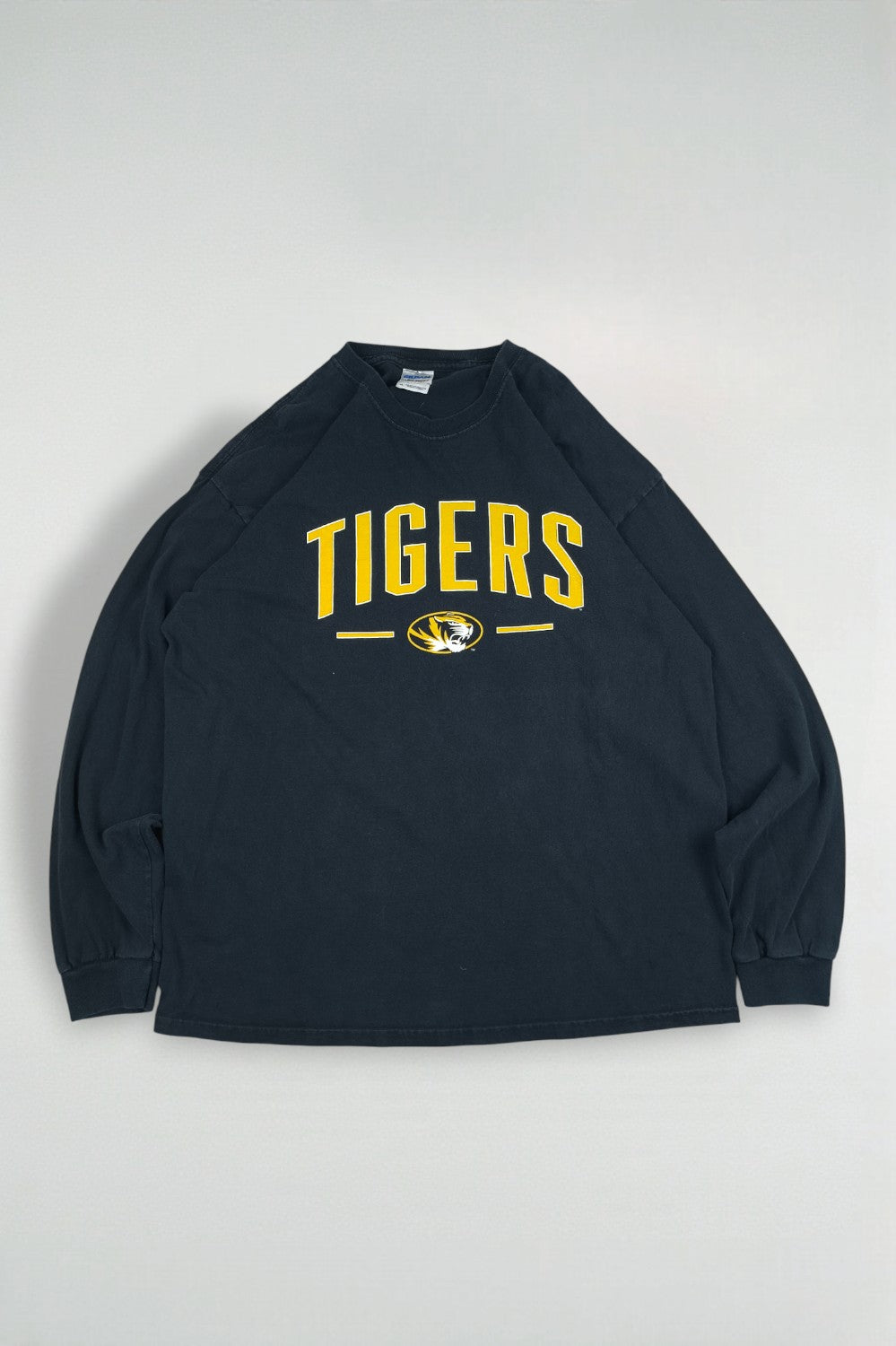 Maglietta grafica Vintage Tigers nera | Maglietta sportiva universitaria anni 2000