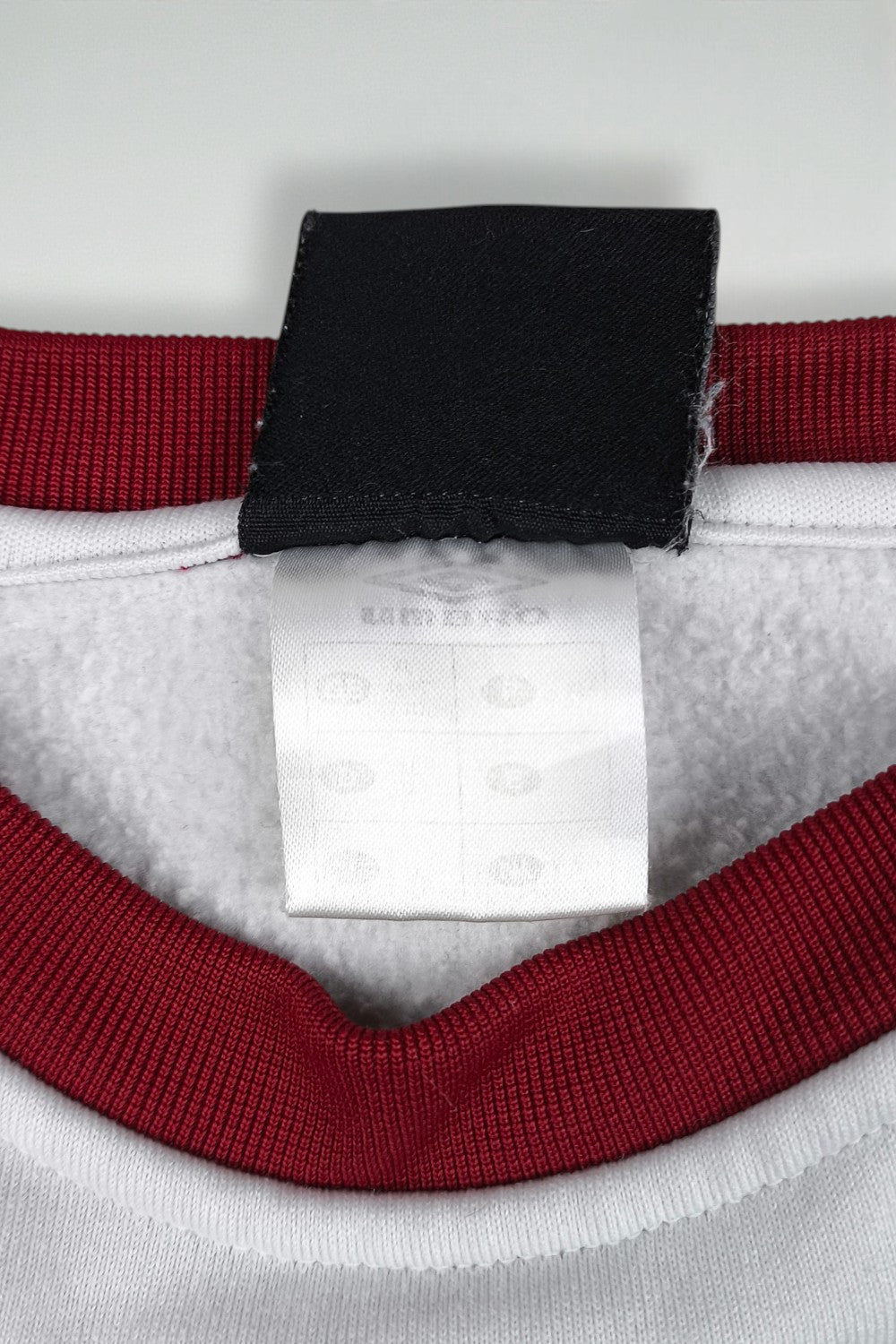 Vintage Umbro Logo Sweatshirt White Red | 2000s Sportswear Crewneck