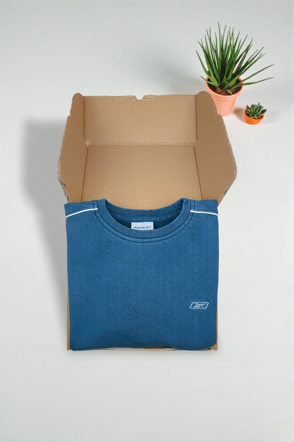 Vintage Reebok Small Logo Crewneck Sweatshirt Blue | Y2K Sportswear Essential