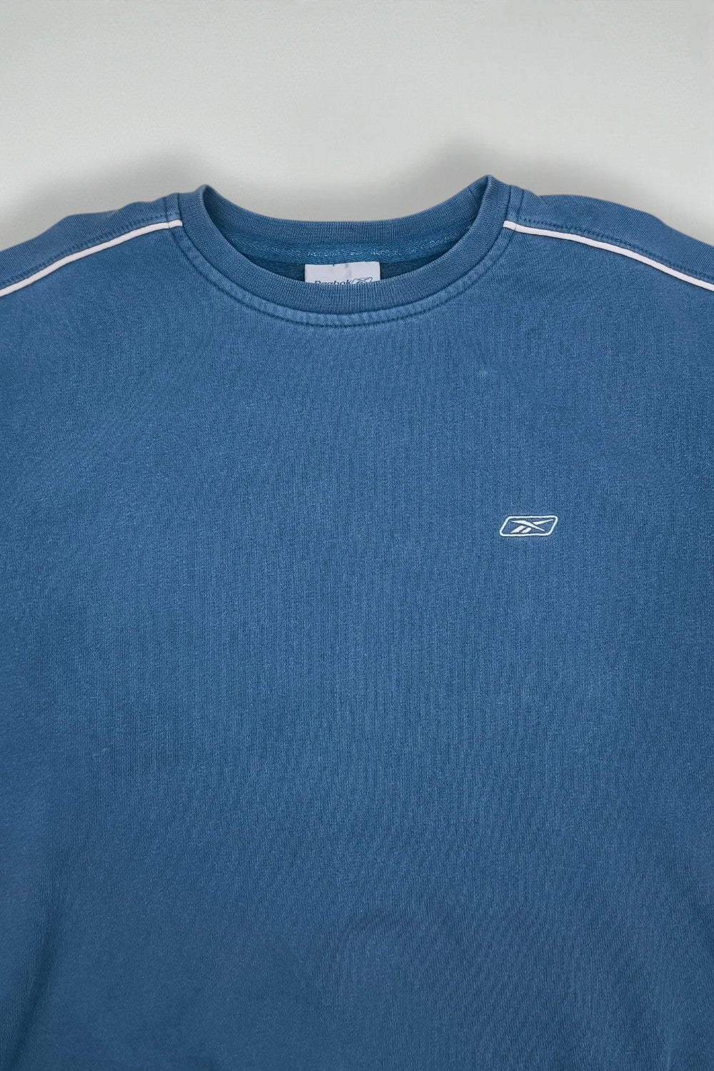 Vintage Reebok Small Logo Crewneck Sweatshirt Blue | Y2K Sportswear Essential
