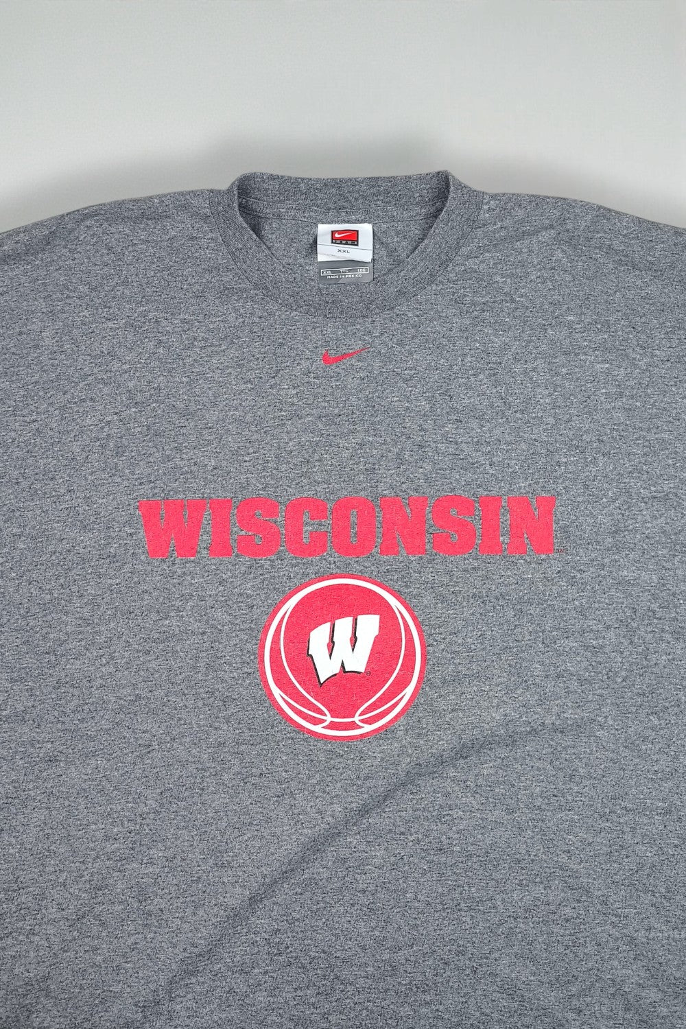 Vintage Nike Wisconsin Badgers T-Shirt Grey XXL | Y2K College Sports