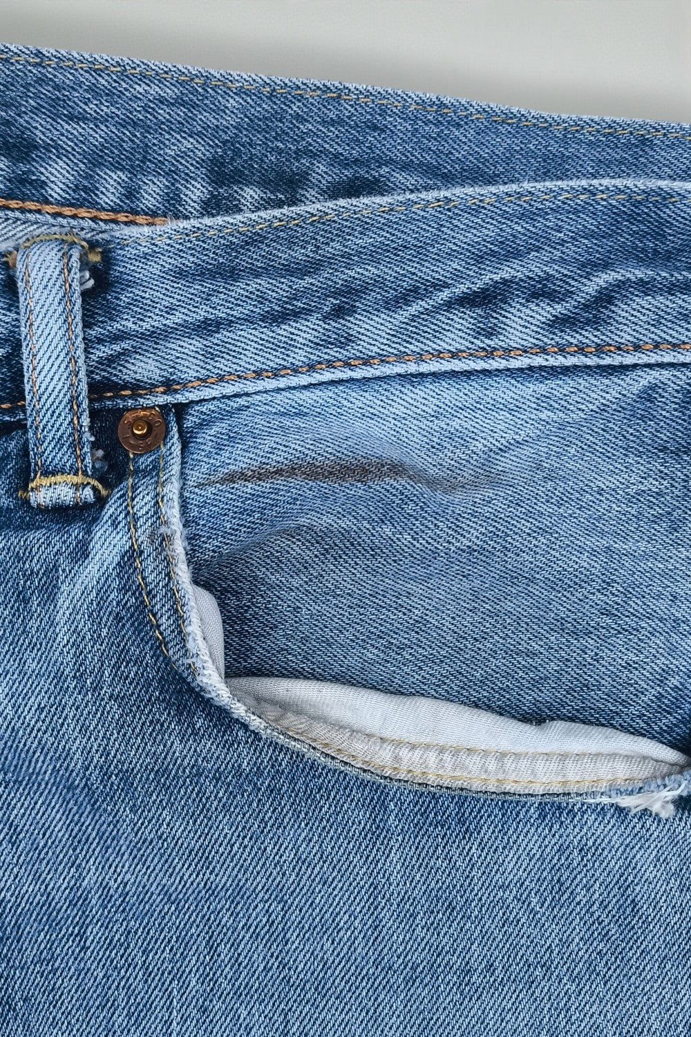 Vintage Levi’s 501 XX Jeans Light Blue Rare Leather Patch USA
