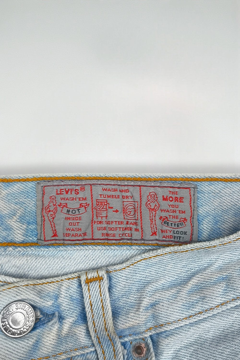 Vintage Levi’s 550 Light Wash Jeans USA Made Blue Denim W30 L32