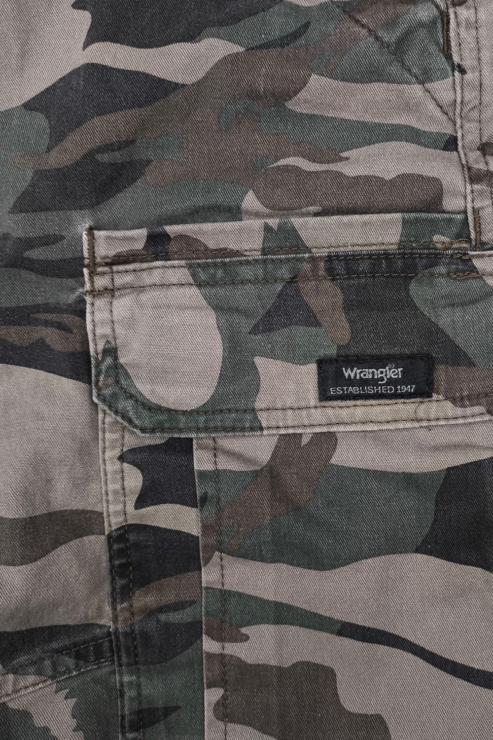 Vintage Wrangler Camouflage Cargo Shorts | Relaxed Fit