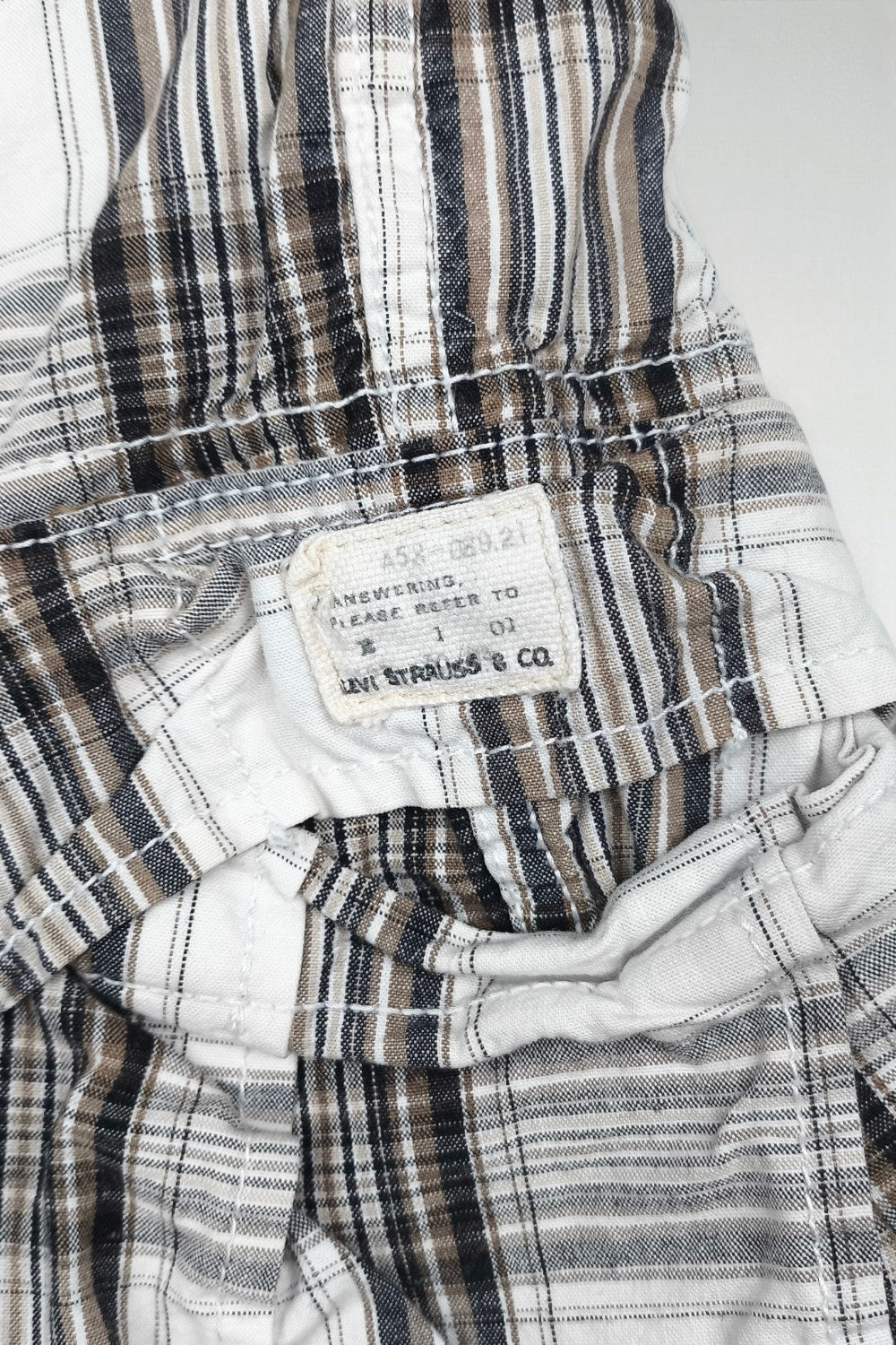 Vintage Levi’s Plaid Cargo Shorts White Brown W33 Y2K