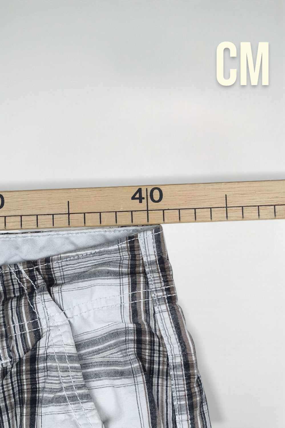 Vintage Levi’s Plaid Cargo Shorts White Brown W33 Y2K